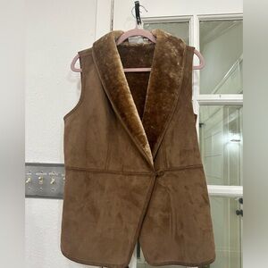 d&co Suede and faux fur vest sz XS